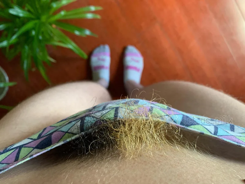 Two-toned pubes like this need to be 👀