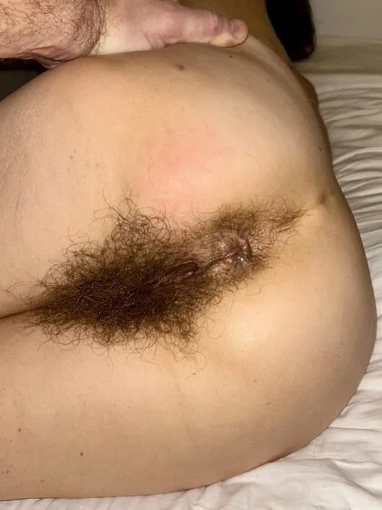 Amateurs have the best hairy MILF content! Upvote if you agr
