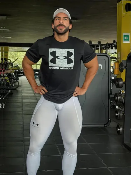 35 Bi , in the gym