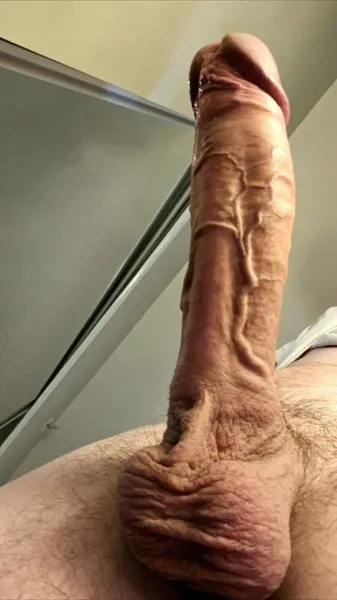 [29] How do you deal with morning wood? 🪵🪓😉