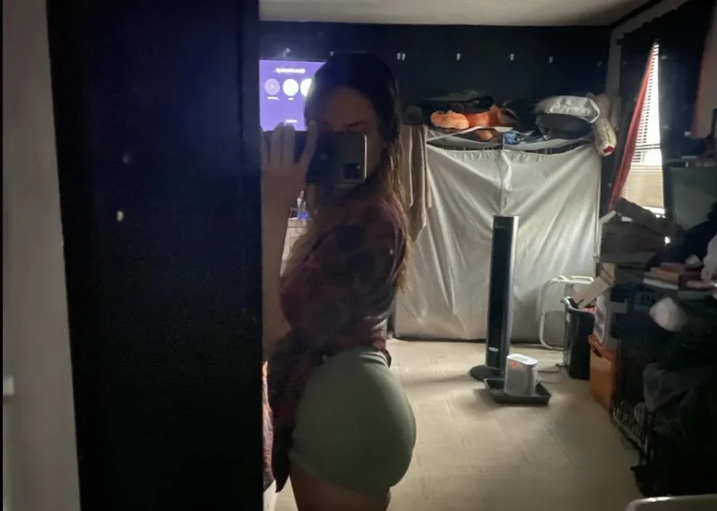 young latina looking for a long term sugar daddy:)