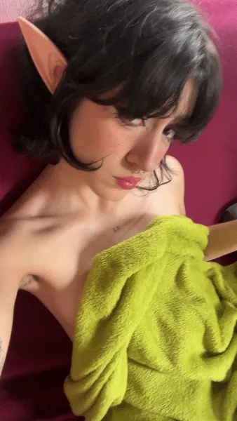 Elf girl wants to enchant you by [reveal]ing her boobs