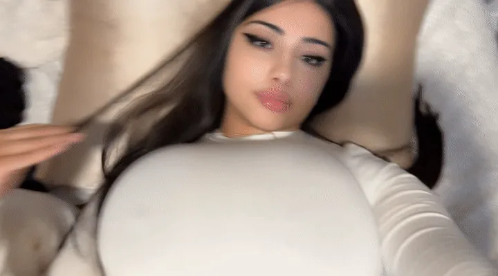 Big natural boobs and a good girl reveal come easily