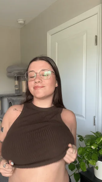 These heavy naturals can’t stay covered [reveal]