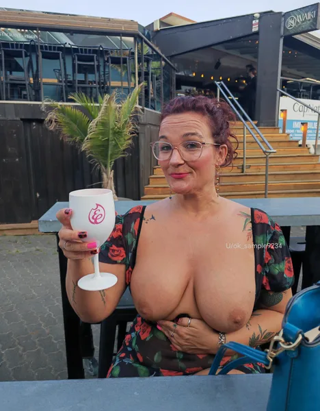 Join me for a sangria x 43 UK cougar xx