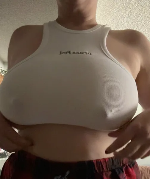 Slow-mo, 34 GG titty drop.