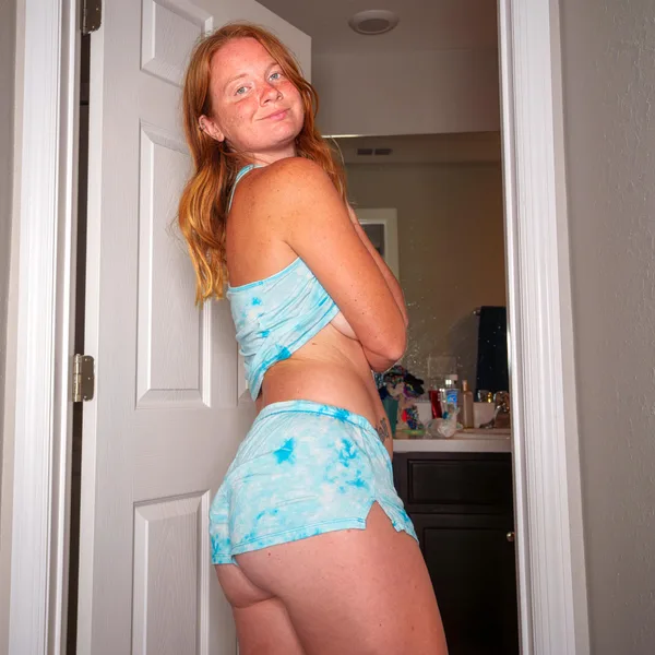 life’s too short for a small booty, am i right?😉 [F]