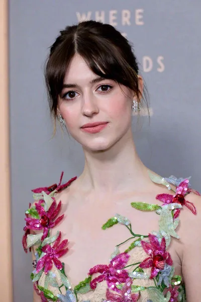 Daisy Edgar jones