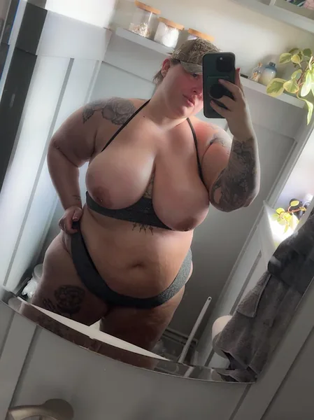 working on my tan lines 🖤✨
