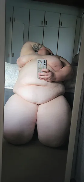 Thighs, tits & tummy 🥰