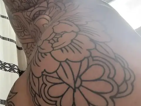 Looking good and feeling good (f)